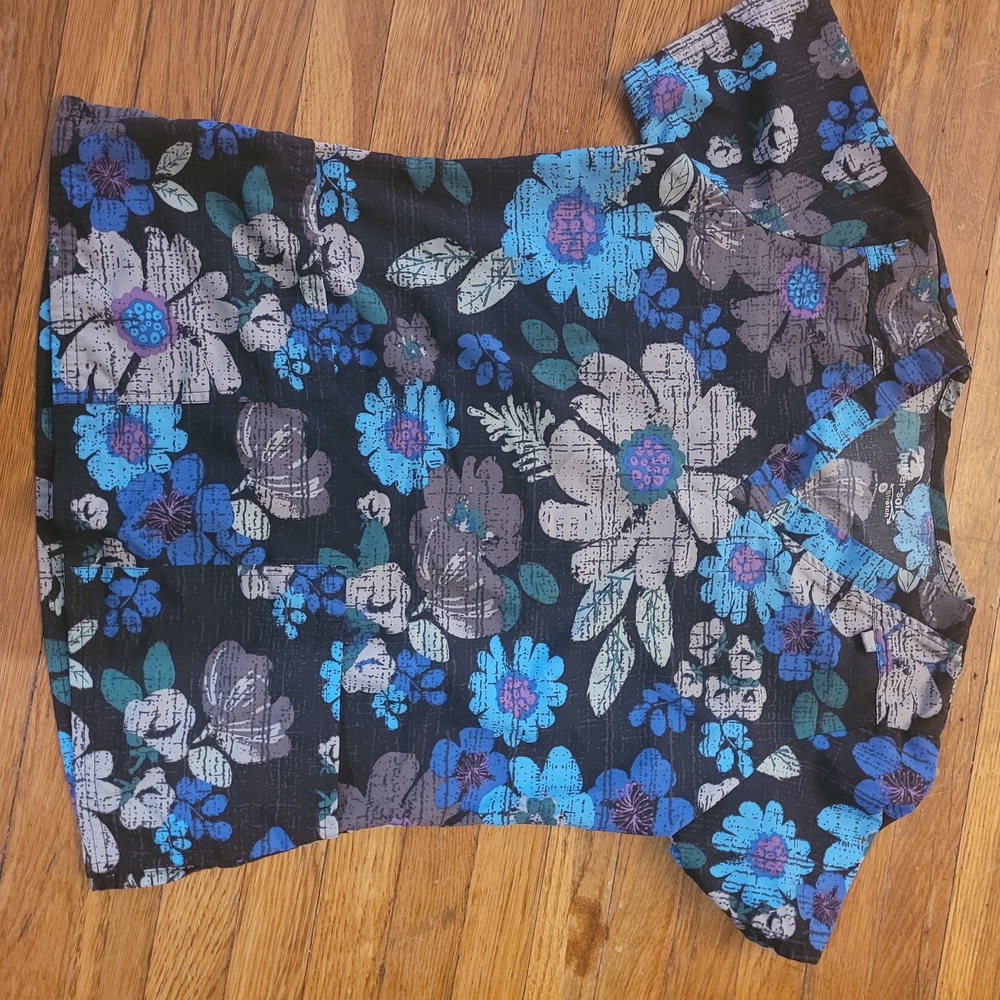 Floral Print Butter-soft Scrub Top Small